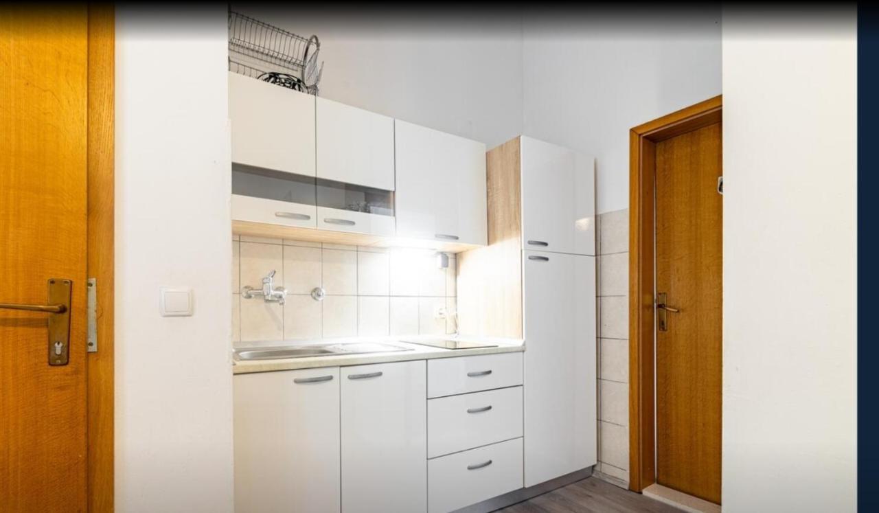Apartmani Zaninovic Lägenhet Sveta Nedelja (Hvar)