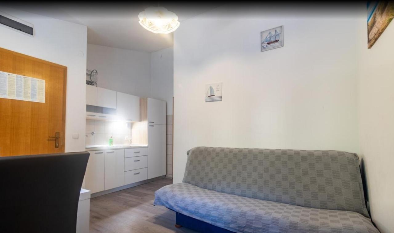 Lägenhet Apartmani Zaninovic *