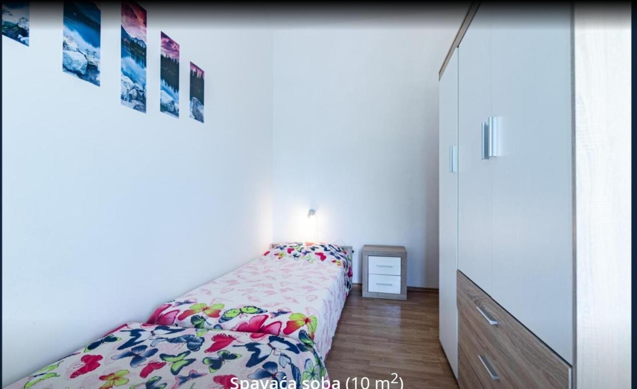 Lägenhet Apartmani Zaninovic *